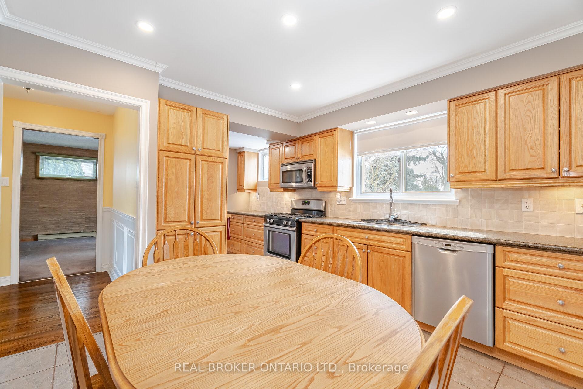 Photo 15 of 28 Parkview Place, Brampton, Brampton East — HOMEH
