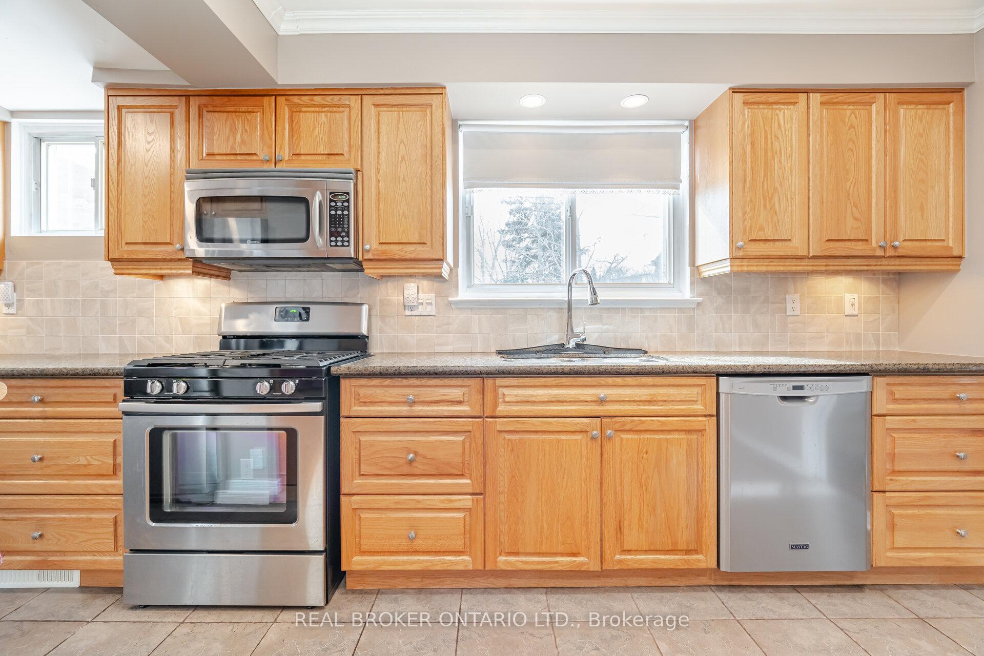 Photo 16 of 28 Parkview Place, Brampton, Brampton East — HOMEH