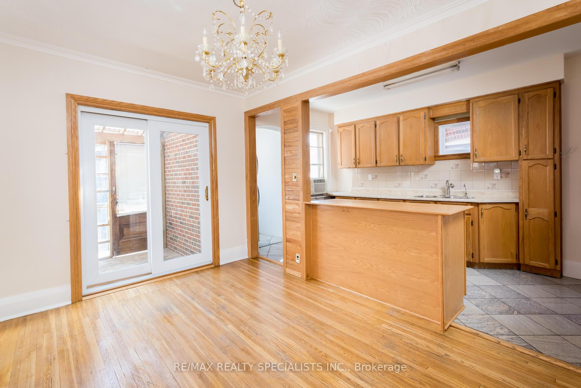 Photo 4 of 201 Oakwood Avenue, Toronto, Oakwood Village — HOMEH
