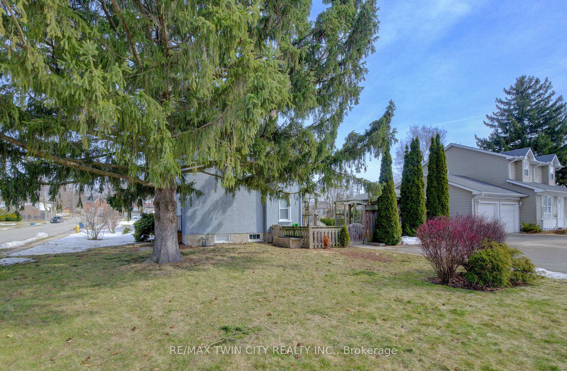 Photo 16 of 5 Summit Avenue, Cambridge — HOMEH