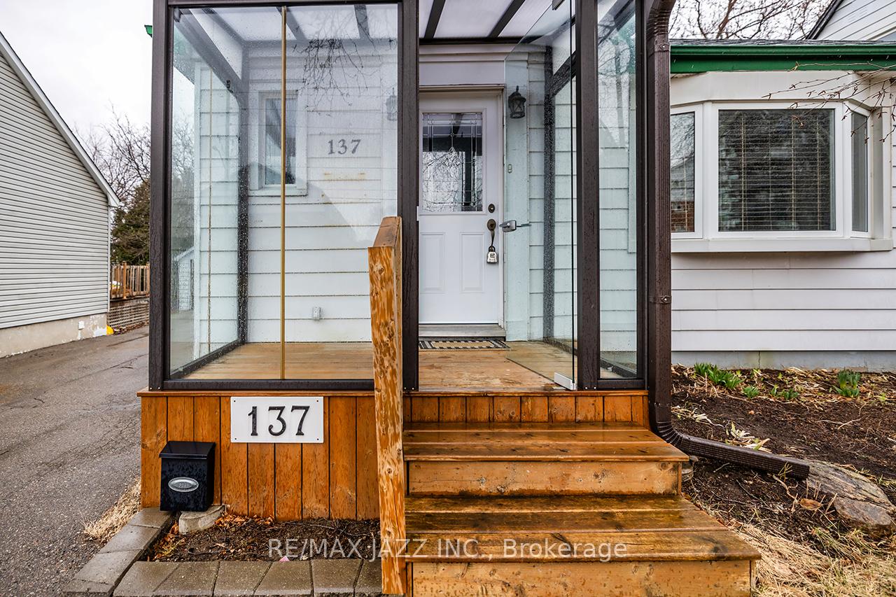 Photo 4 of 137 Park Road N, Oshawa, McLaughlin — HOMEH