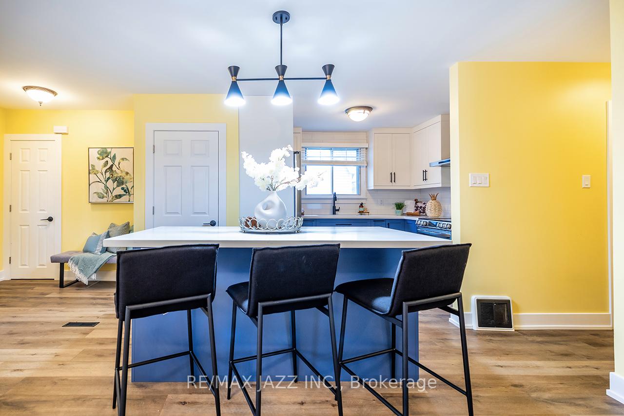 Photo 9 of 137 Park Road N, Oshawa, McLaughlin — HOMEH