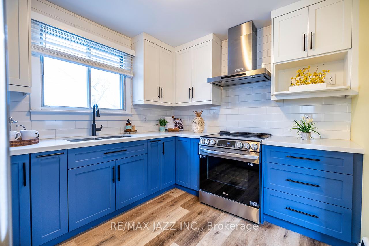 Photo 10 of 137 Park Road N, Oshawa, McLaughlin — HOMEH