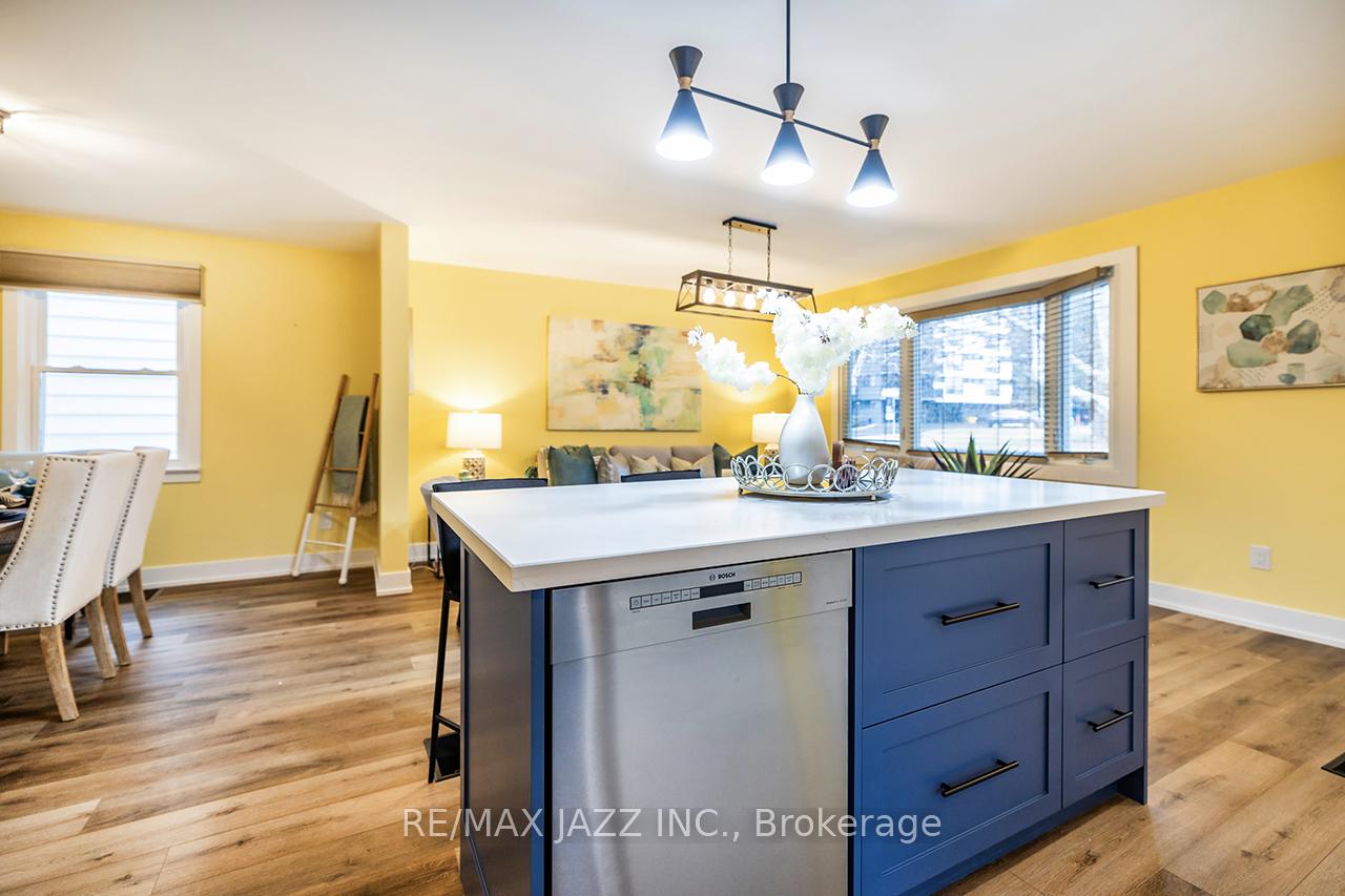 Photo 17 of 137 Park Road N, Oshawa, McLaughlin — HOMEH