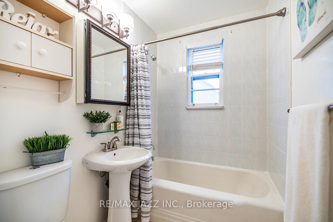 Photo 19 of 137 Park Road N, Oshawa, McLaughlin — HOMEH