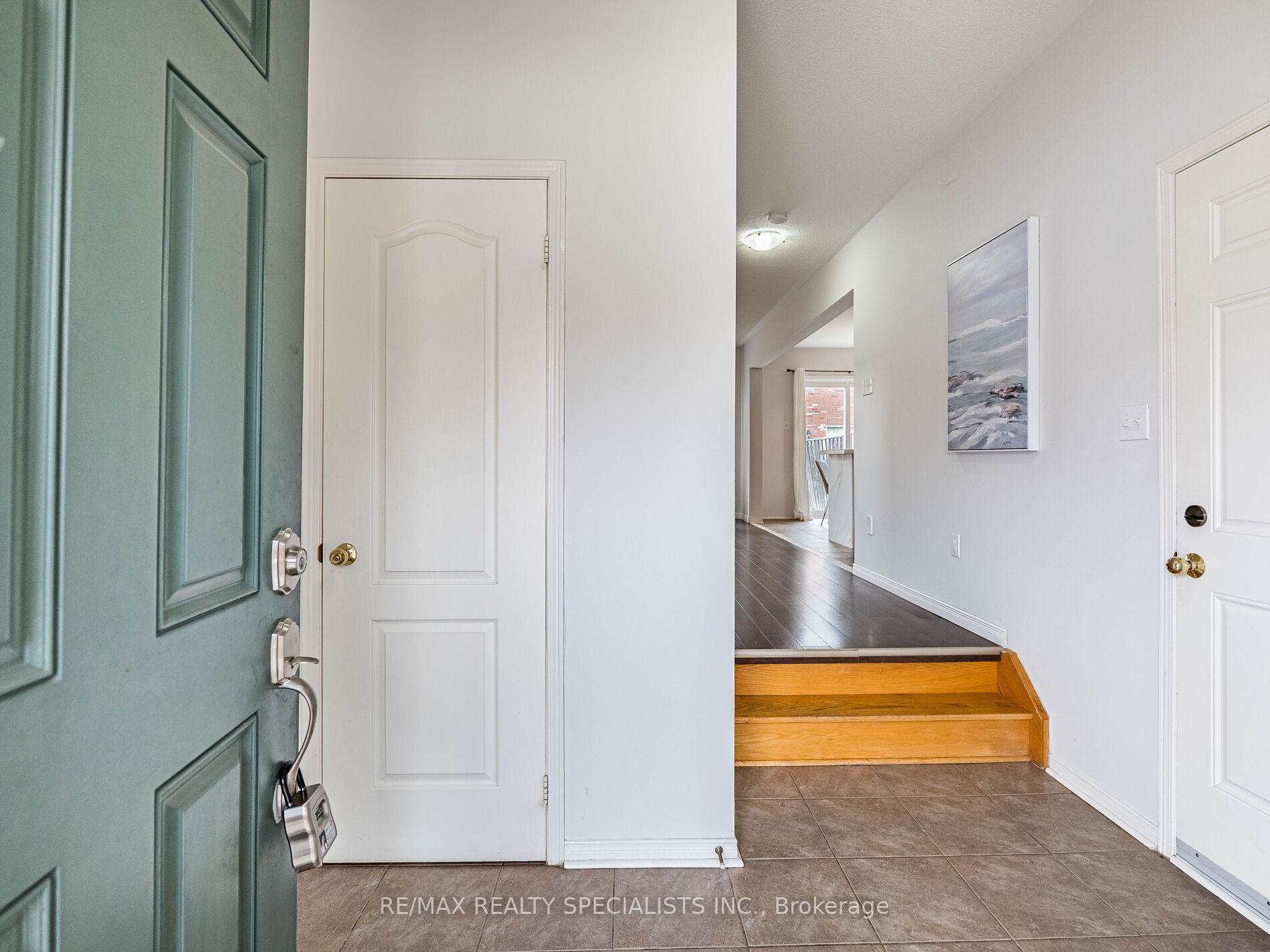 Photo 2 of 83 Bushmill Circle, Brampton, Fletcher's Meadow — HOMEH
