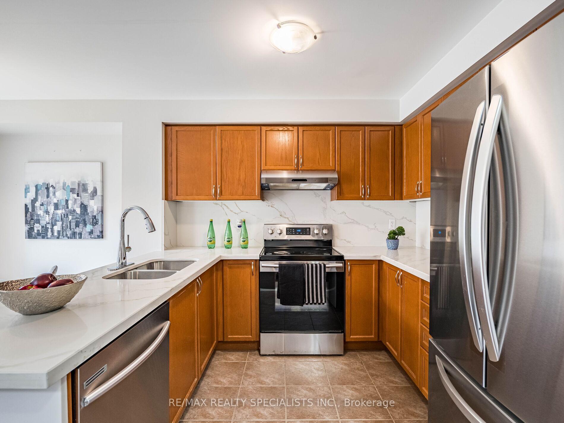 Photo 11 of 83 Bushmill Circle, Brampton, Fletcher's Meadow — HOMEH