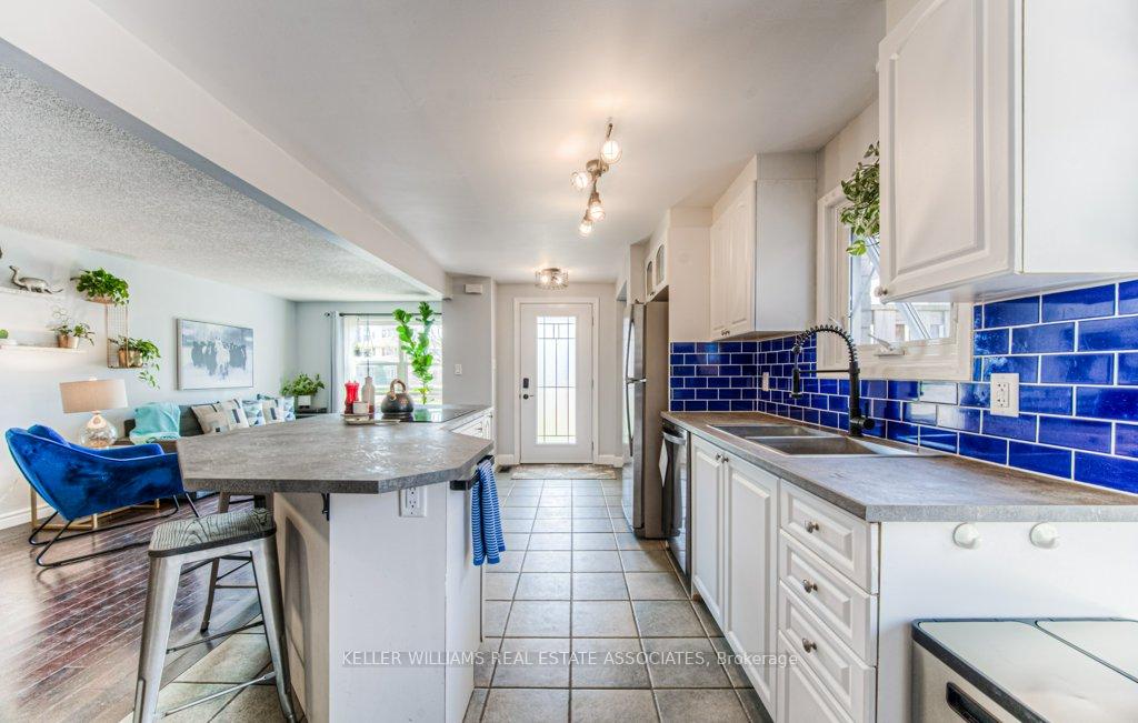 Photo 3 of Unit A, 180 Coghill Place, Waterloo — HOMEH
