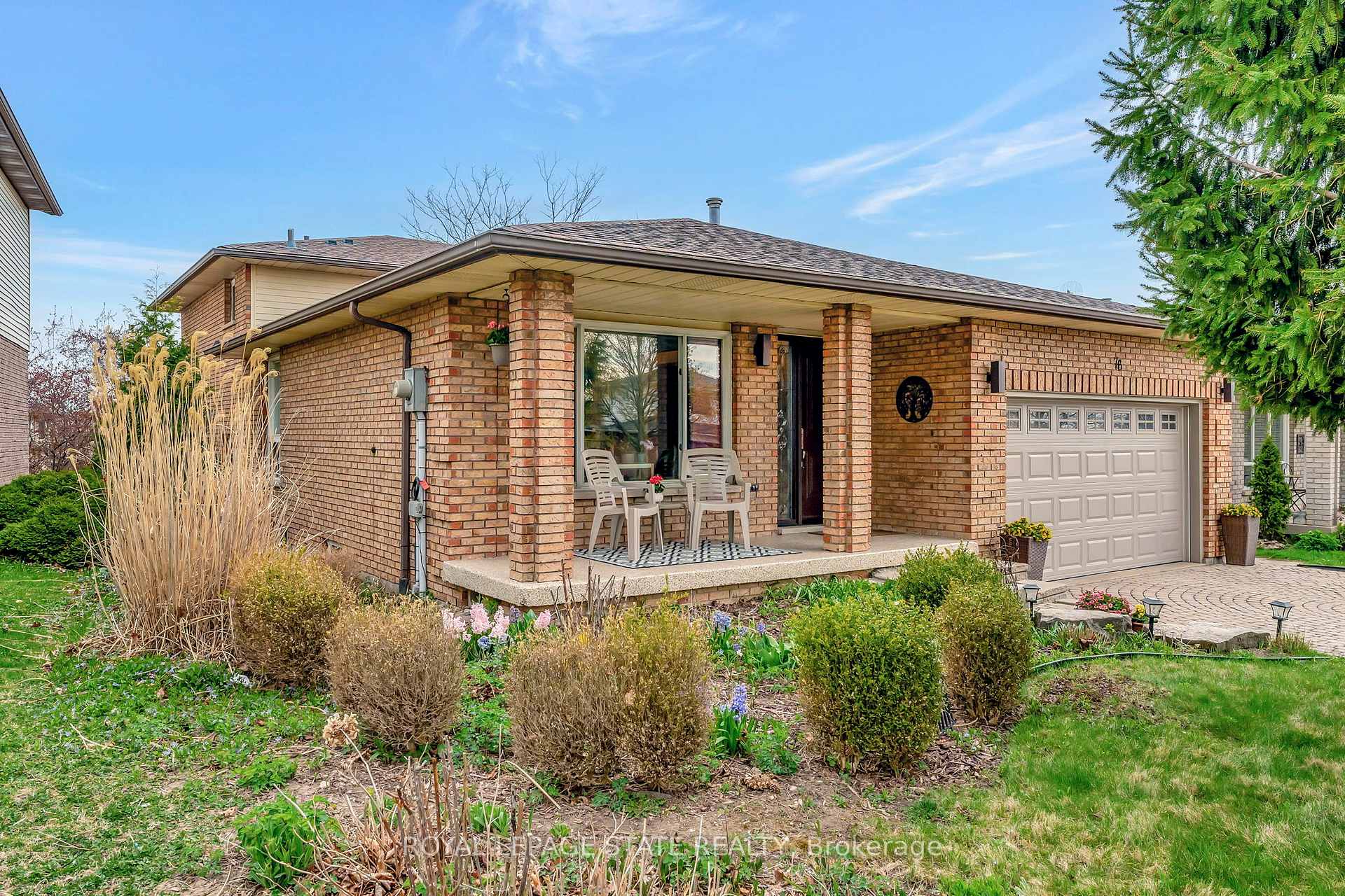 Photo 11 of 76 Firenze Street, Hamilton, Gurnett — HOMEH