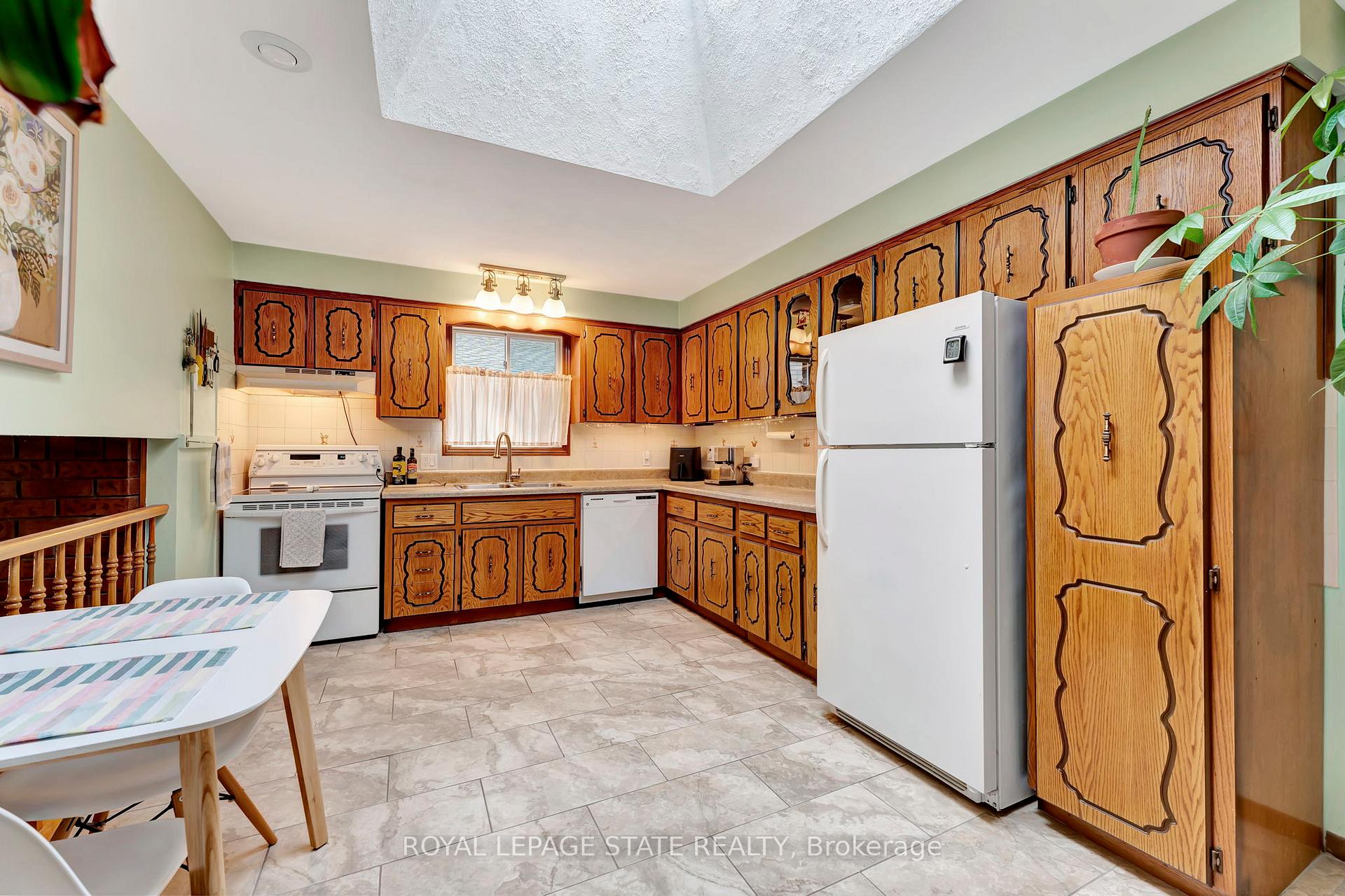 Photo 9 of 76 Firenze Street, Hamilton, Gurnett — HOMEH