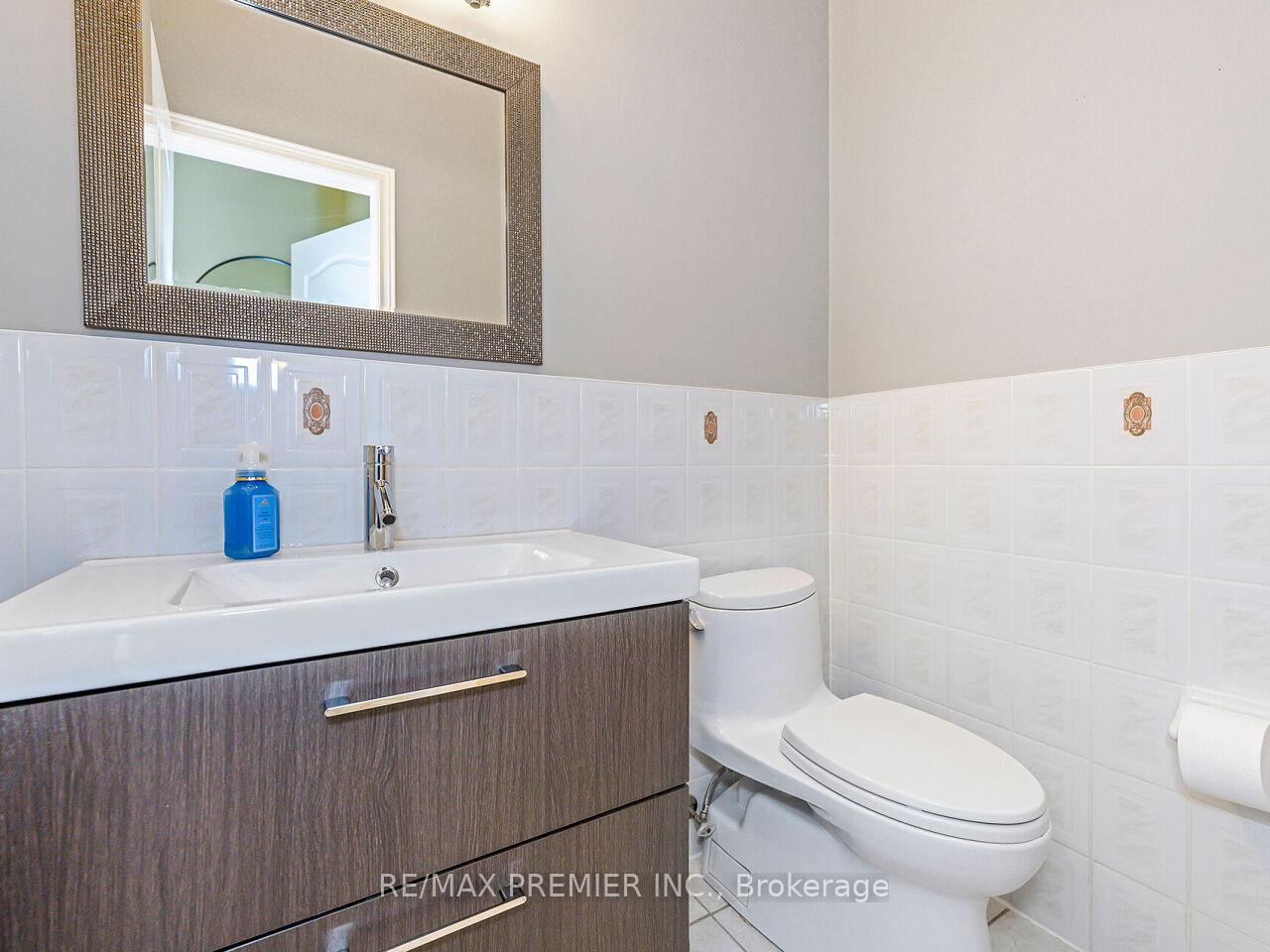 Photo 2 of 267 Caproni Drive, Vaughan, Maple — HOMEH