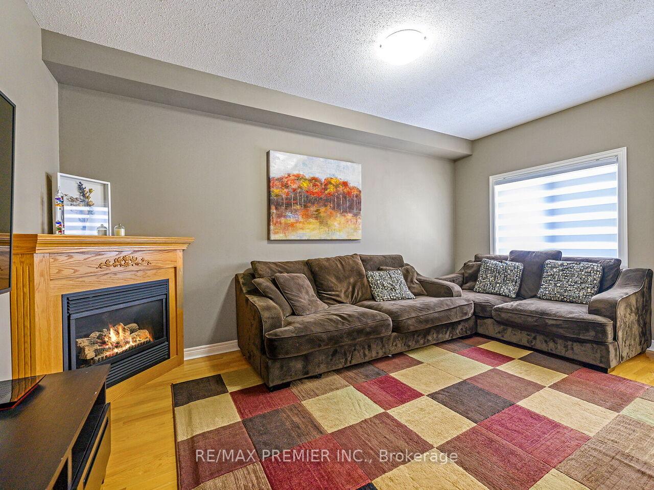 Photo 5 of 267 Caproni Drive, Vaughan, Maple — HOMEH