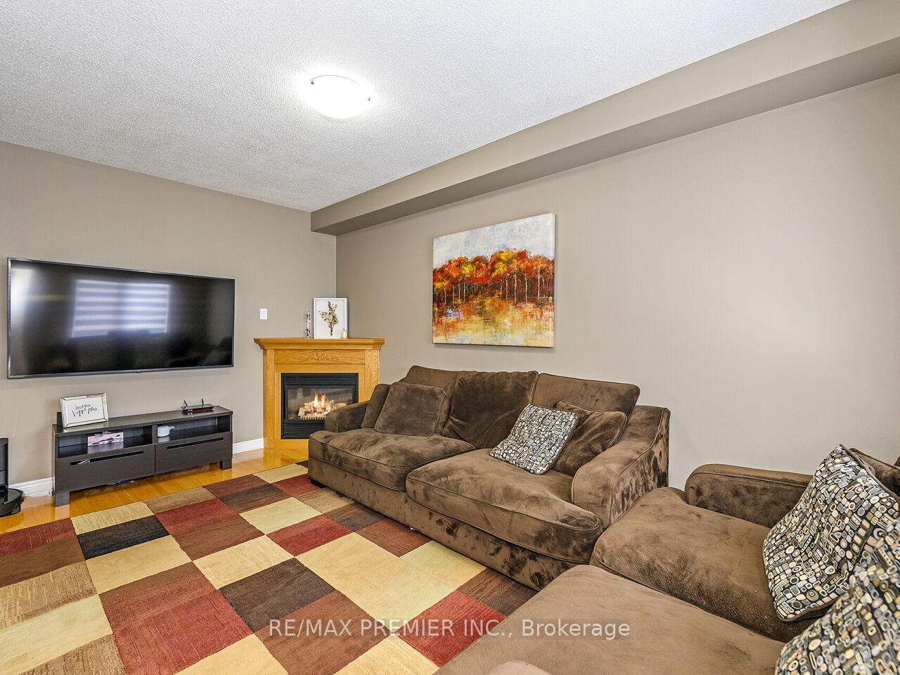 Photo 8 of 267 Caproni Drive, Vaughan, Maple — HOMEH