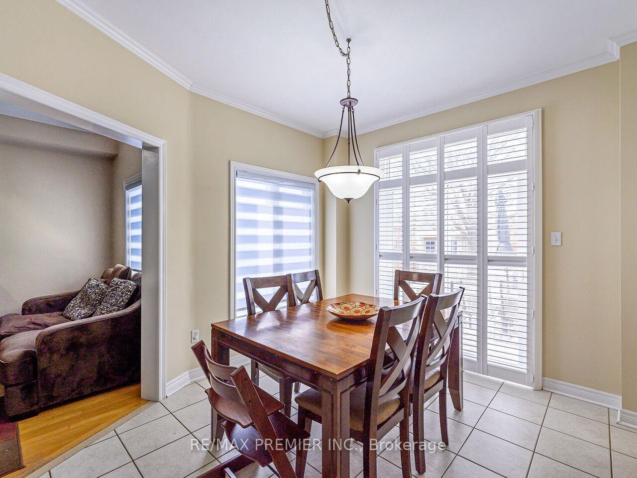 Photo 9 of 267 Caproni Drive, Vaughan, Maple — HOMEH