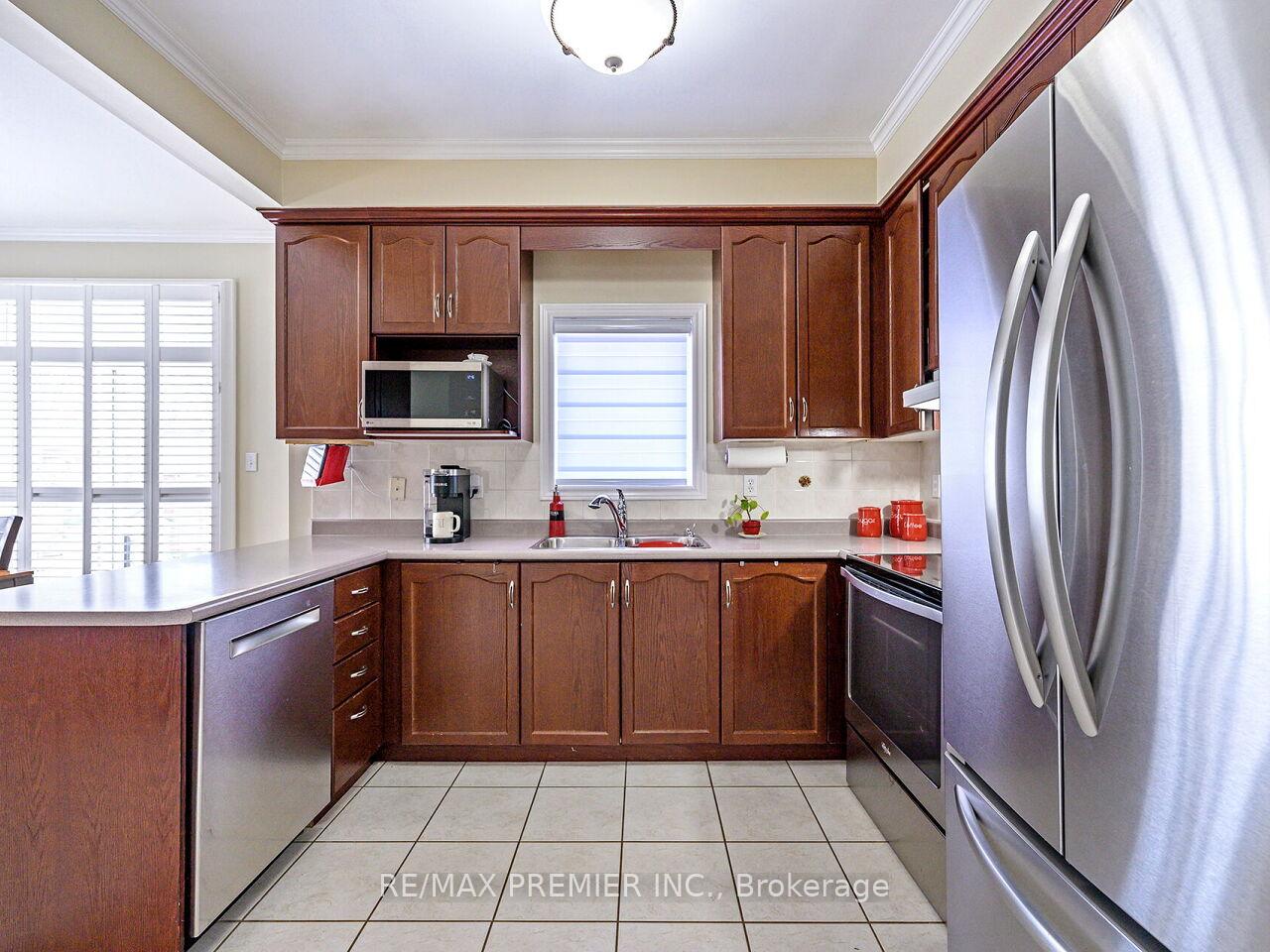 Photo 14 of 267 Caproni Drive, Vaughan, Maple — HOMEH