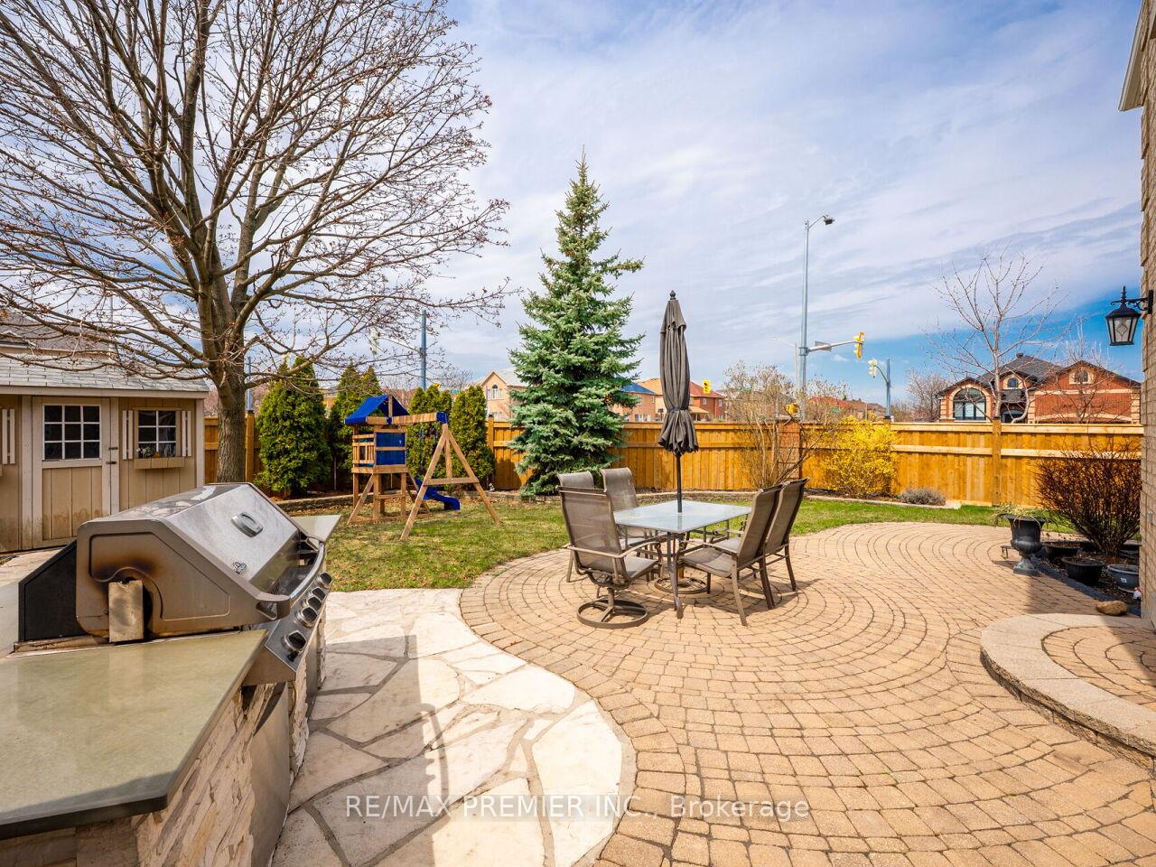 Photo 17 of 267 Caproni Drive, Vaughan, Maple — HOMEH