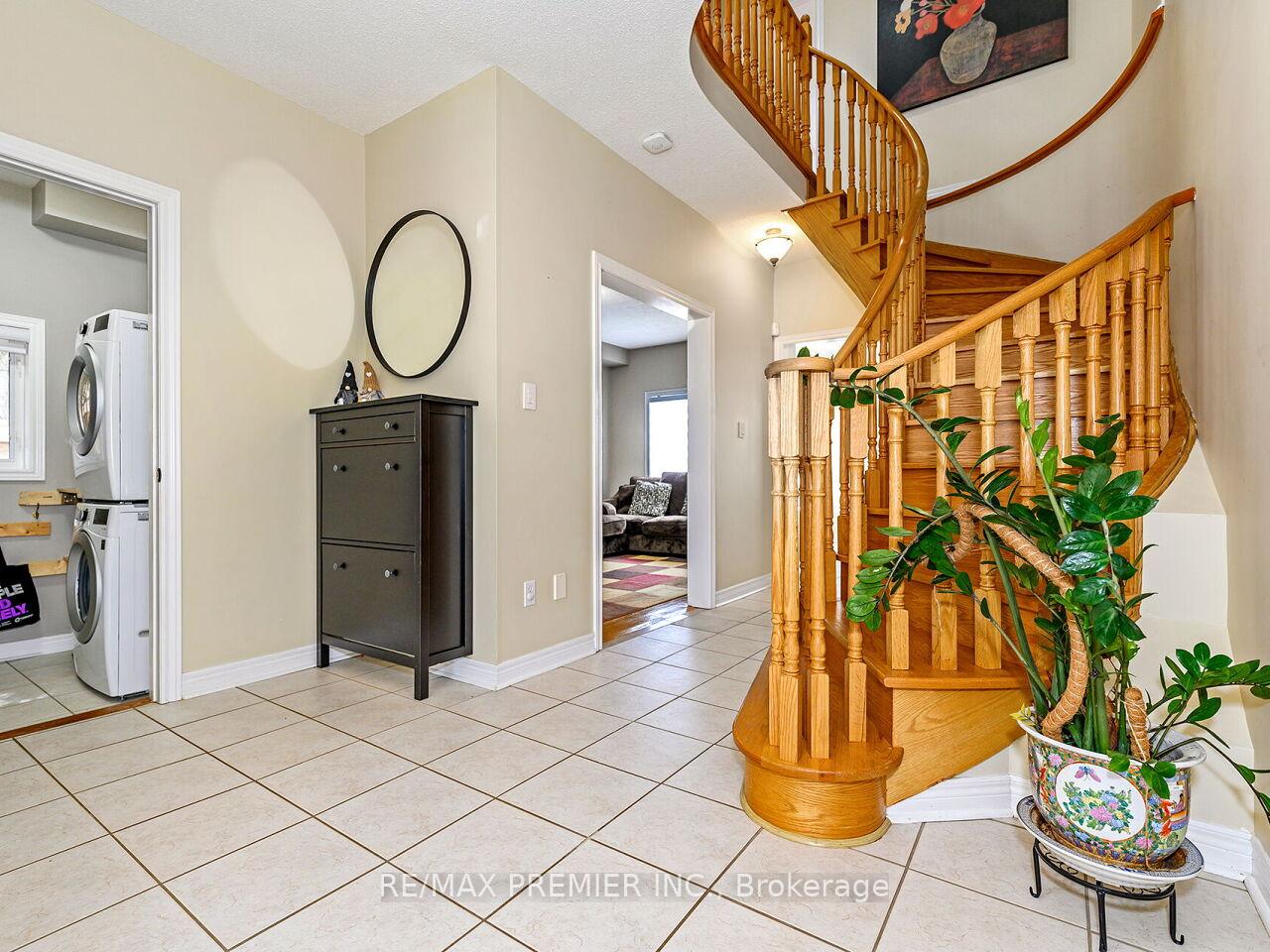 Photo 20 of 267 Caproni Drive, Vaughan, Maple — HOMEH