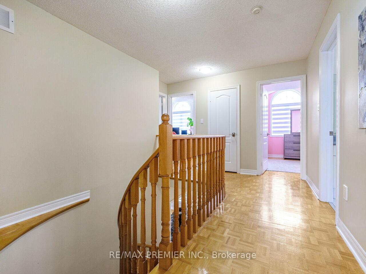 Photo 13 of 267 Caproni Drive, Vaughan, Maple — HOMEH