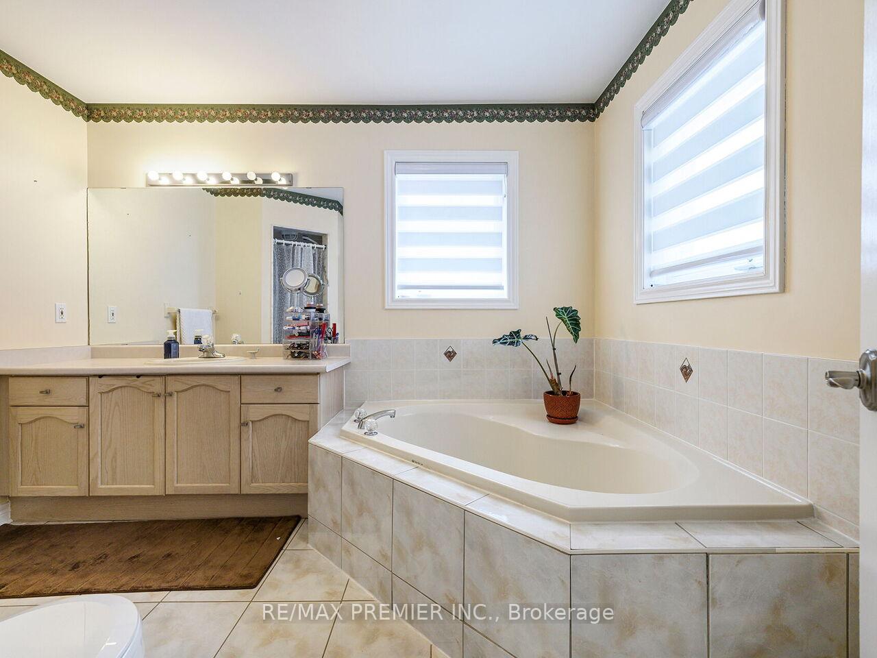 Photo 26 of 267 Caproni Drive, Vaughan, Maple — HOMEH