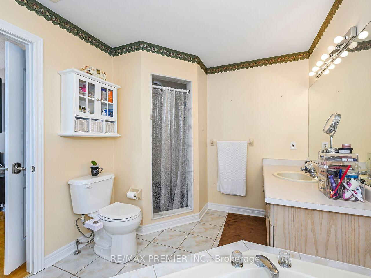 Photo 32 of 267 Caproni Drive, Vaughan, Maple — HOMEH