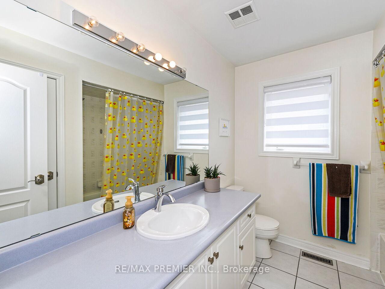Photo 16 of 267 Caproni Drive, Vaughan, Maple — HOMEH