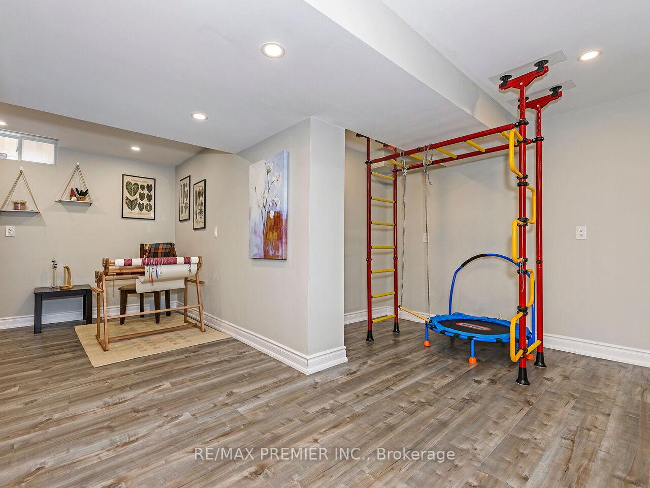 Photo 33 of 267 Caproni Drive, Vaughan, Maple — HOMEH