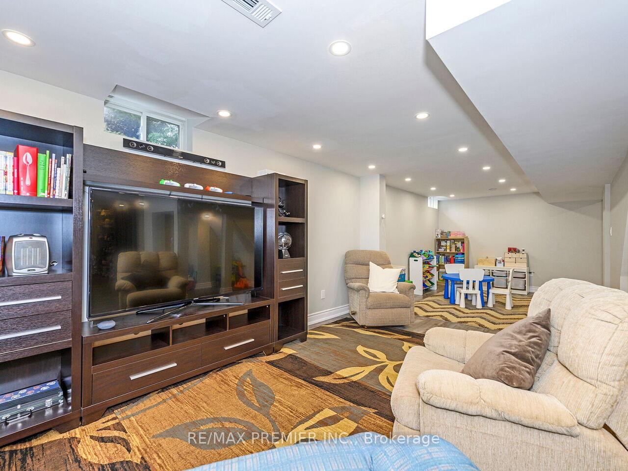 Photo 39 of 267 Caproni Drive, Vaughan, Maple — HOMEH