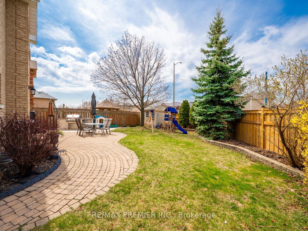 Photo 45 of 267 Caproni Drive, Vaughan, Maple — HOMEH