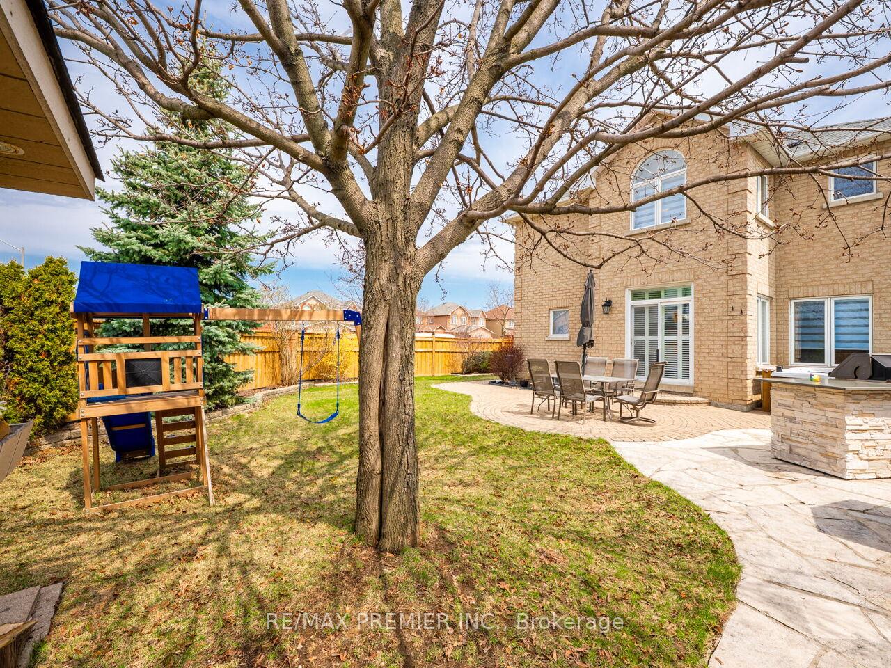 Photo 44 of 267 Caproni Drive, Vaughan, Maple — HOMEH