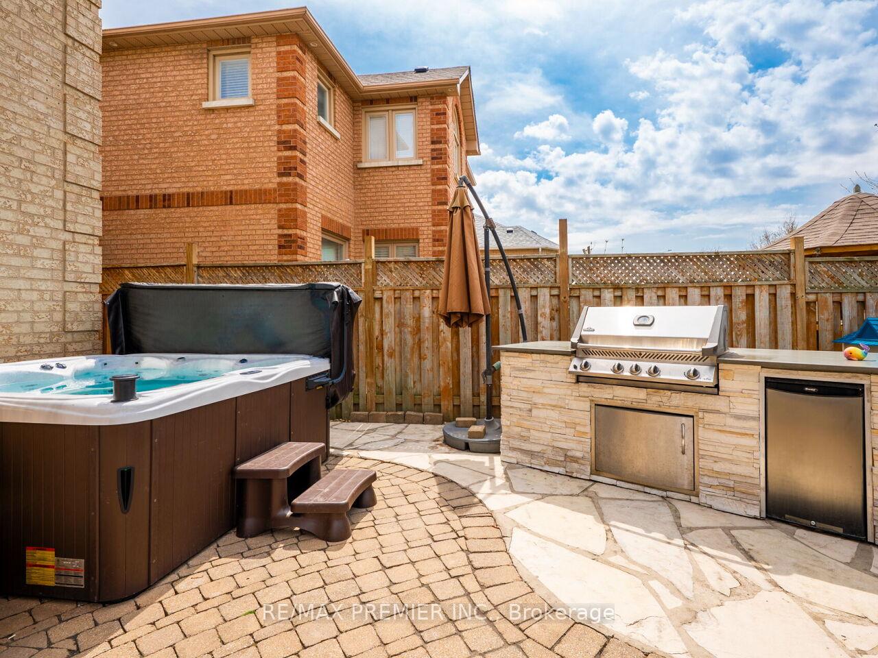 Photo 46 of 267 Caproni Drive, Vaughan, Maple — HOMEH