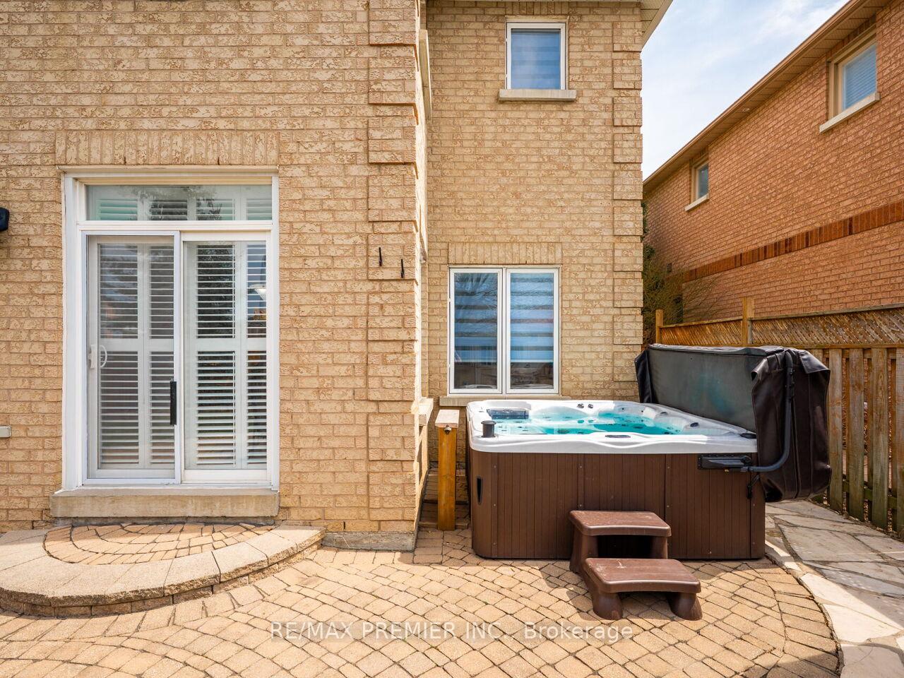 Photo 48 of 267 Caproni Drive, Vaughan, Maple — HOMEH