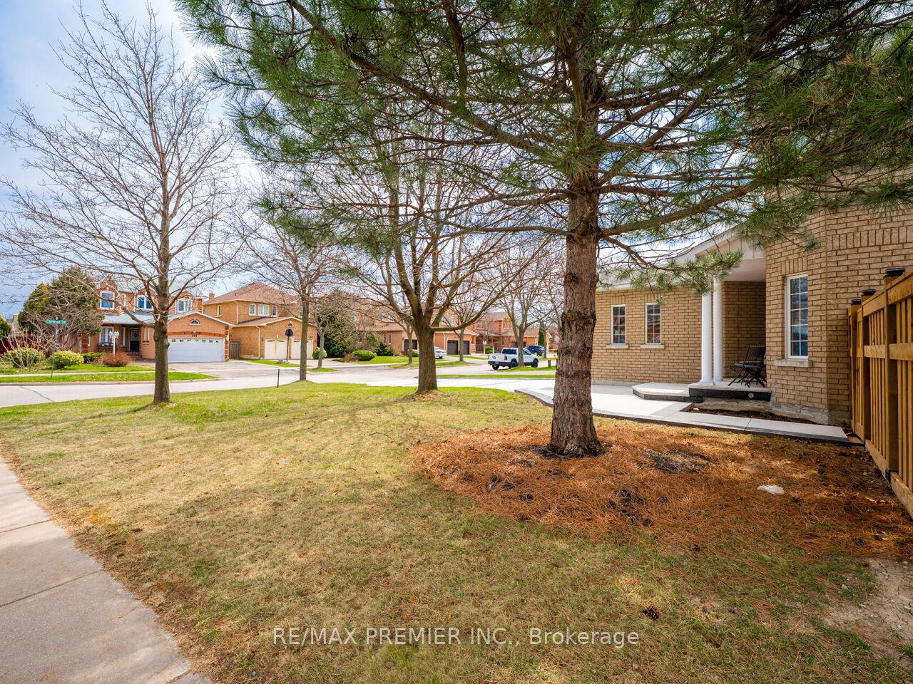 Photo 49 of 267 Caproni Drive, Vaughan, Maple — HOMEH