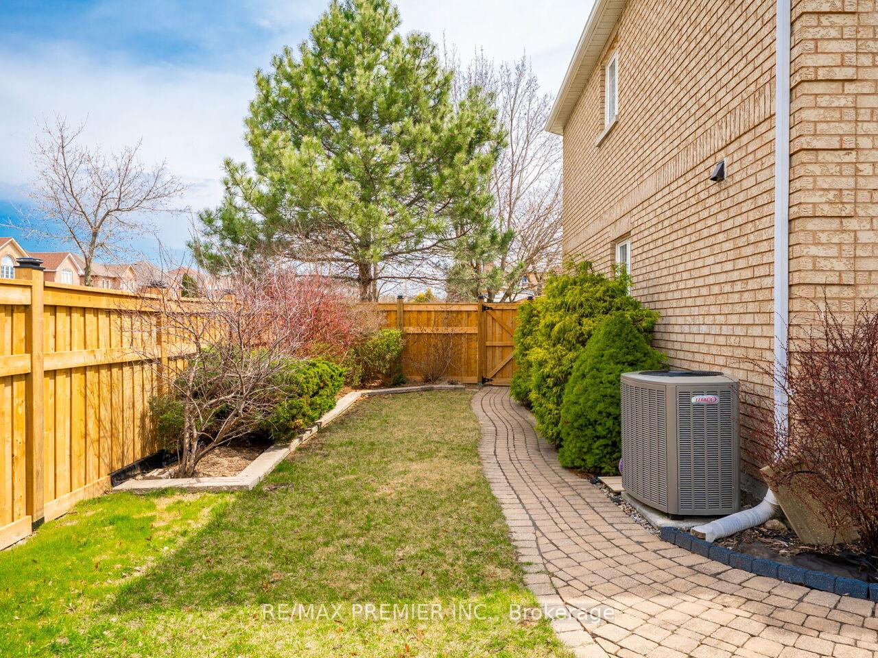 Photo 50 of 267 Caproni Drive, Vaughan, Maple — HOMEH