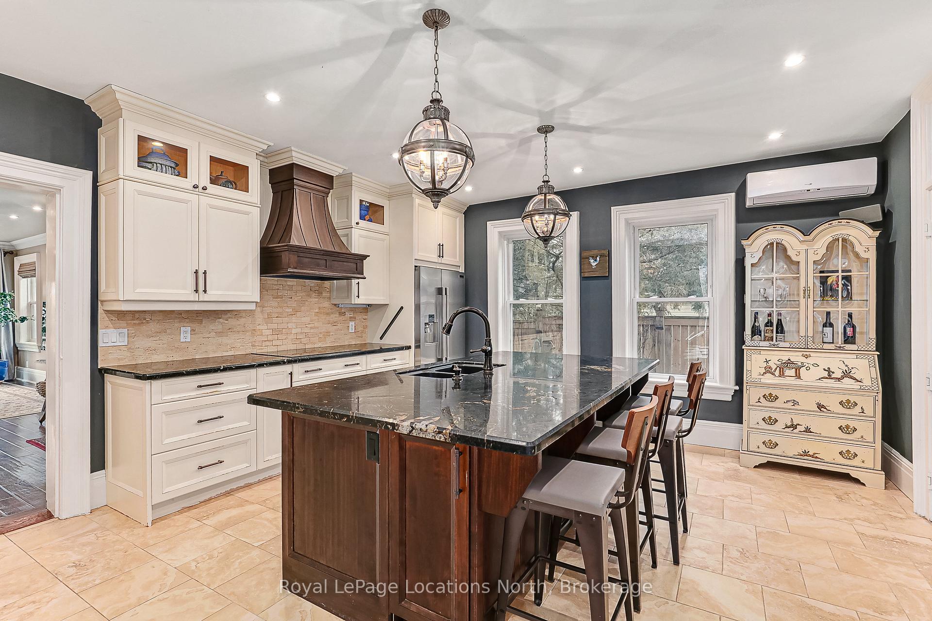 Photo 2 of 529 Ste Marie Street, Collingwood — HOMEH
