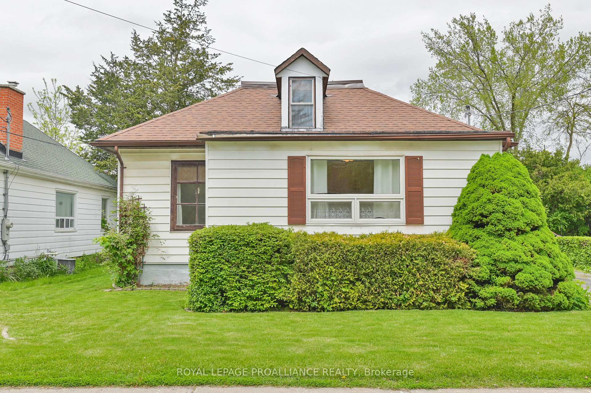 Photo 3 of 26 Charlotte Street, Belleville, Belleville Ward — HOMEH