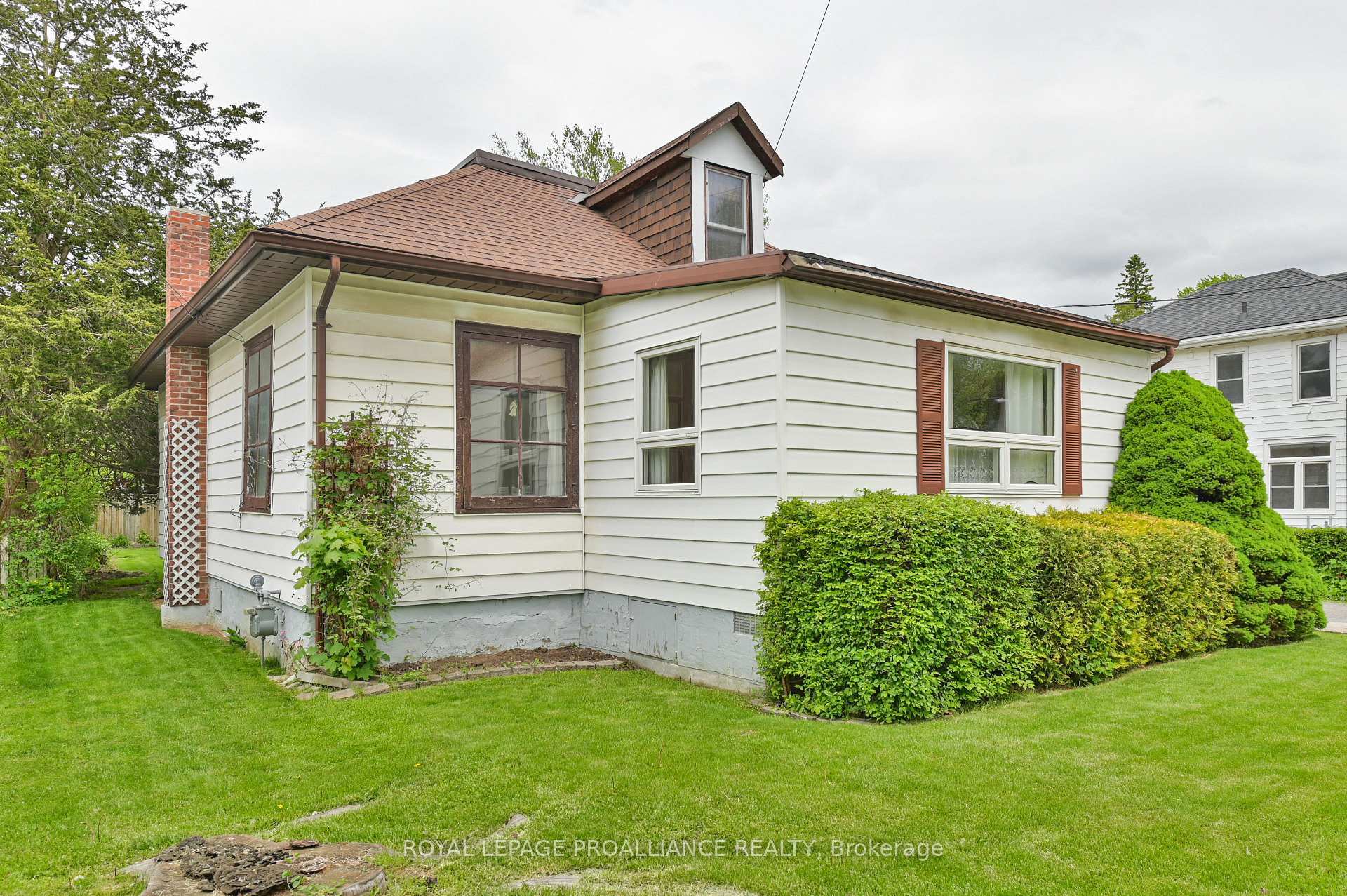 Photo 2 of 26 Charlotte Street, Belleville, Belleville Ward — HOMEH