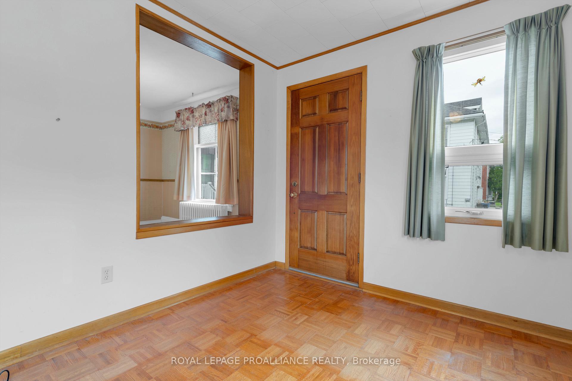 Photo 8 of 26 Charlotte Street, Belleville, Belleville Ward — HOMEH