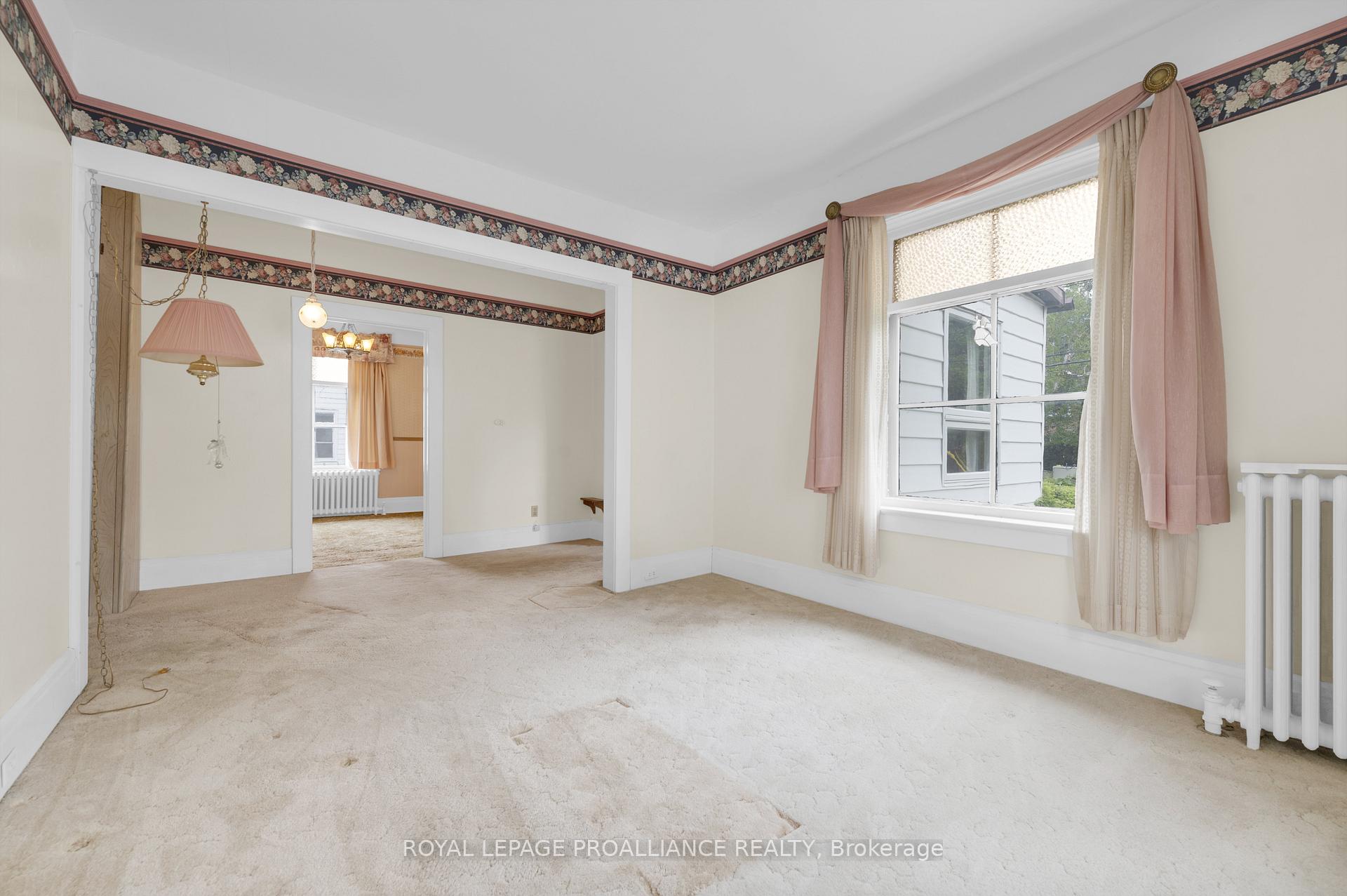 Photo 5 of 26 Charlotte Street, Belleville, Belleville Ward — HOMEH