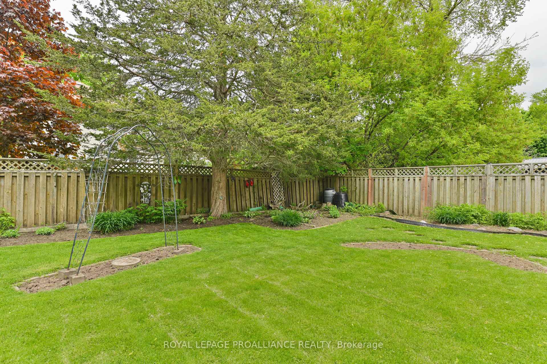 Photo 16 of 26 Charlotte Street, Belleville, Belleville Ward — HOMEH