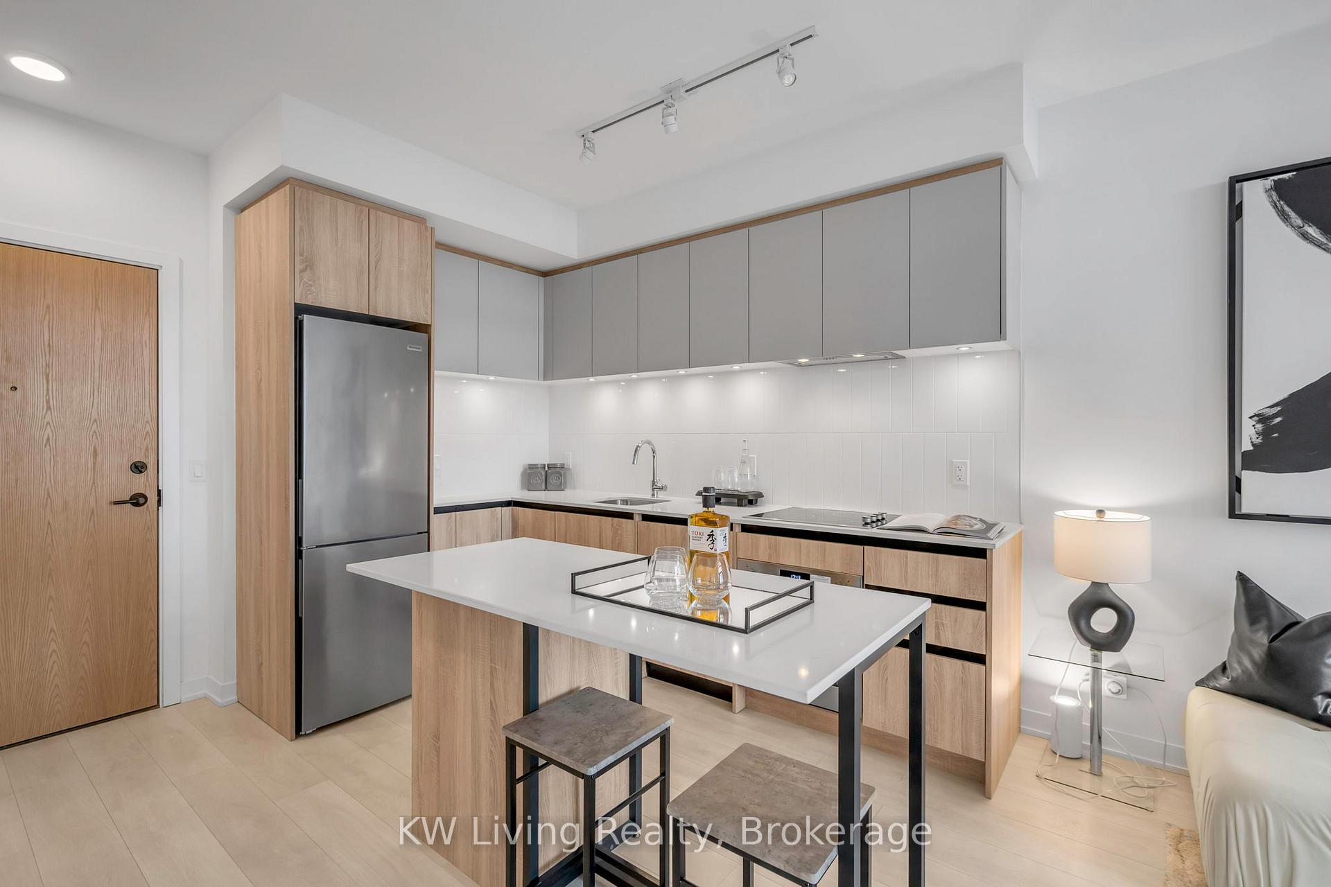 Front of Unit A611, 7950 Bathurst Street