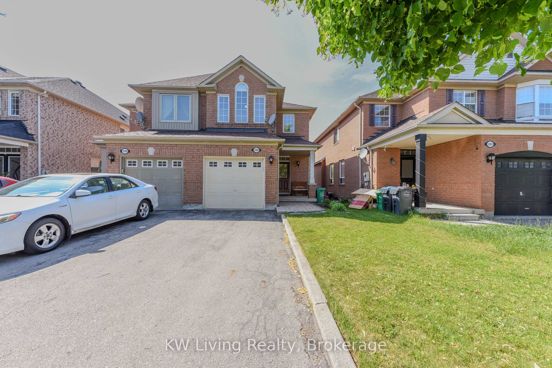 Front of 1387 Weir Chase
