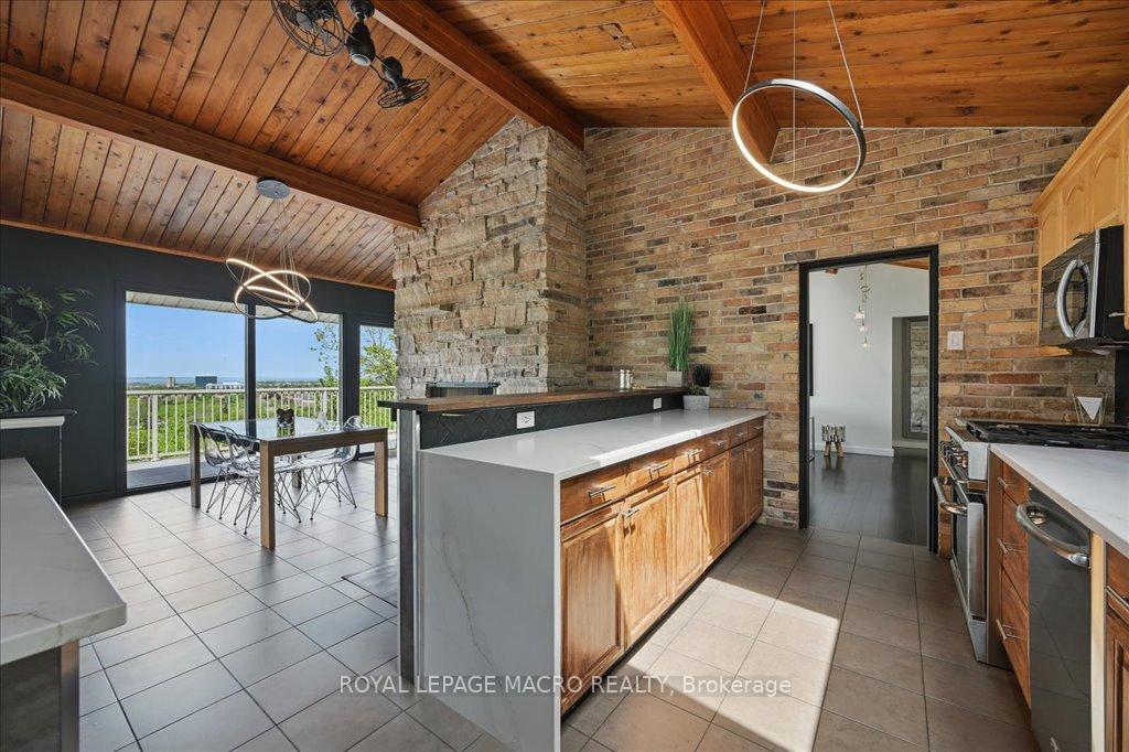 Photo 14 of 33 Leslie Drive, Hamilton, Stoney Creek — HOMEH