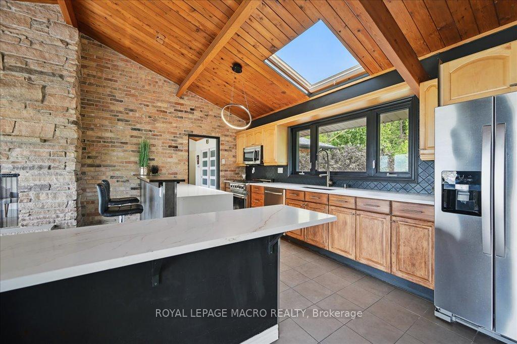 Photo 18 of 33 Leslie Drive, Hamilton, Stoney Creek — HOMEH