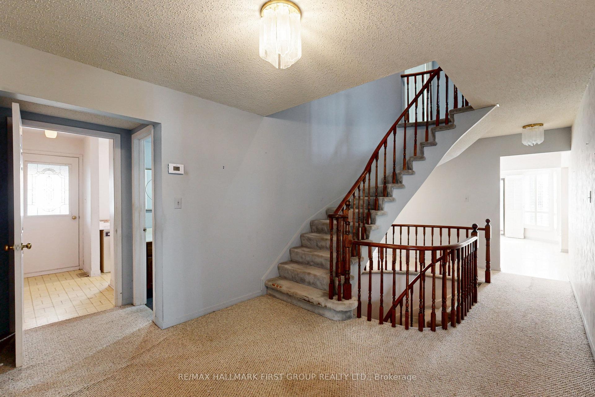 Photo 4 of 1008 Riverview Crescent, Pickering, Rouge Park — HOMEH