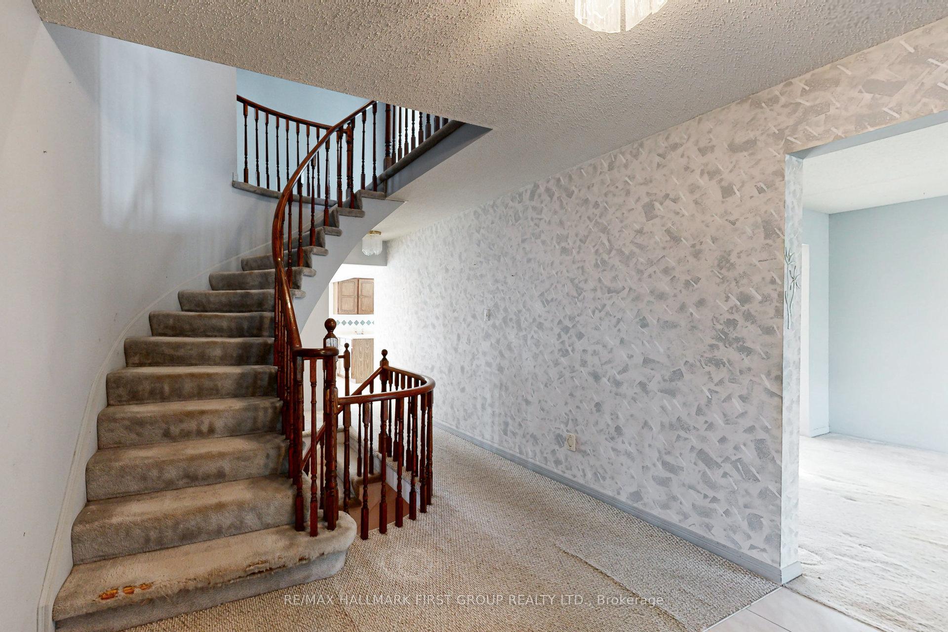 Photo 3 of 1008 Riverview Crescent, Pickering, Rouge Park — HOMEH
