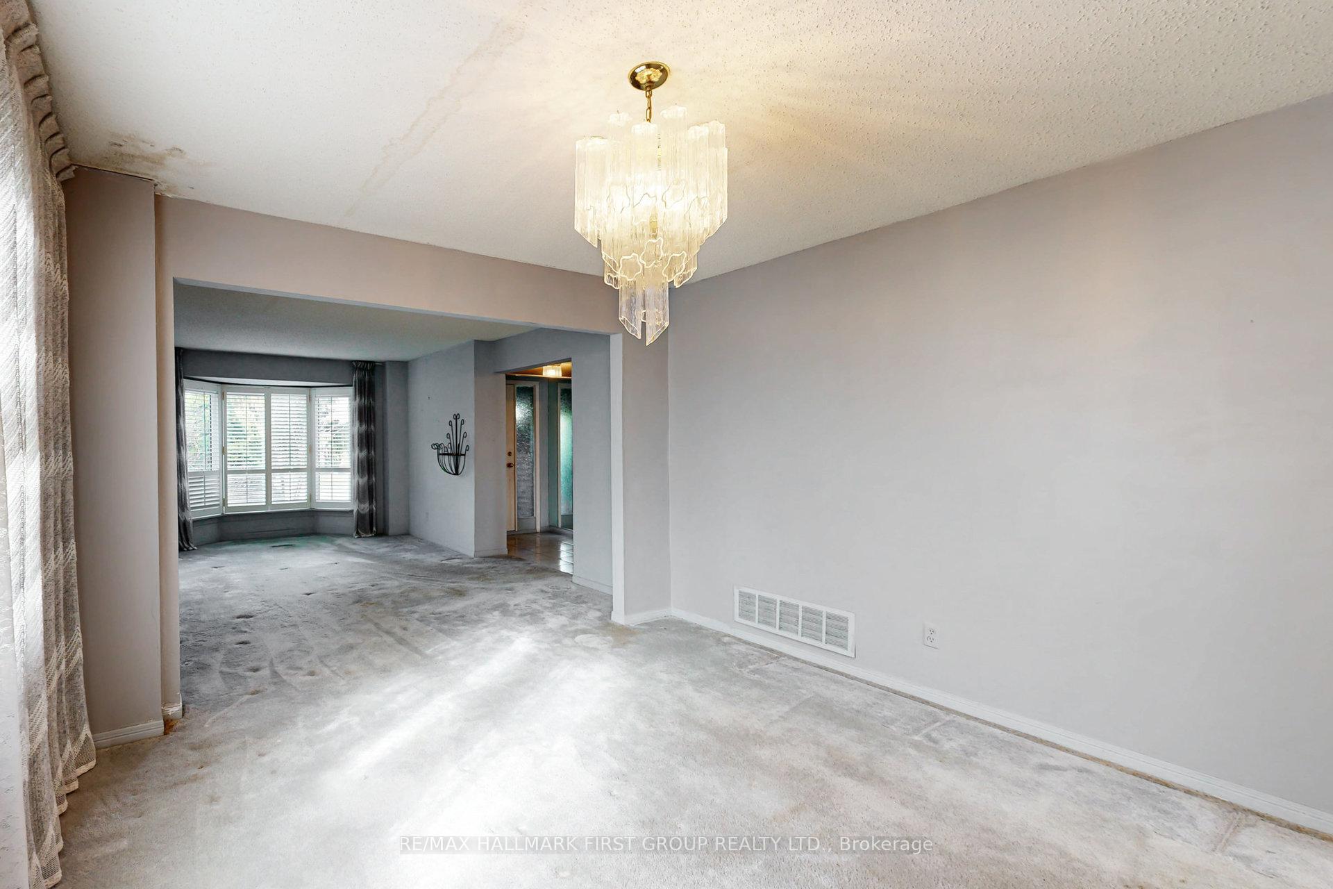 Photo 5 of 1008 Riverview Crescent, Pickering, Rouge Park — HOMEH