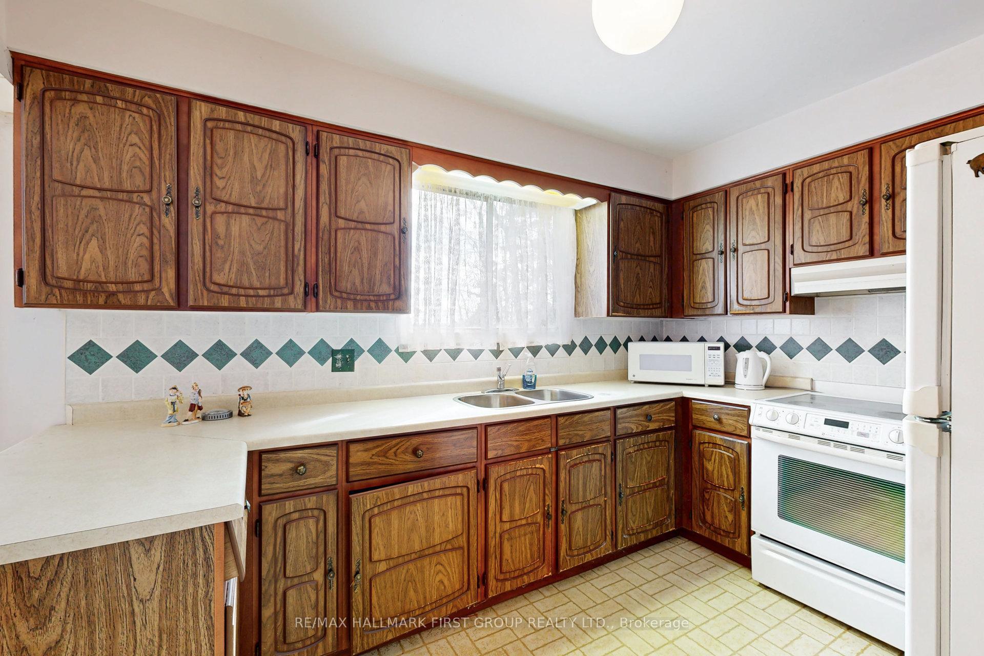 Photo 28 of 1008 Riverview Crescent, Pickering, Rouge Park — HOMEH