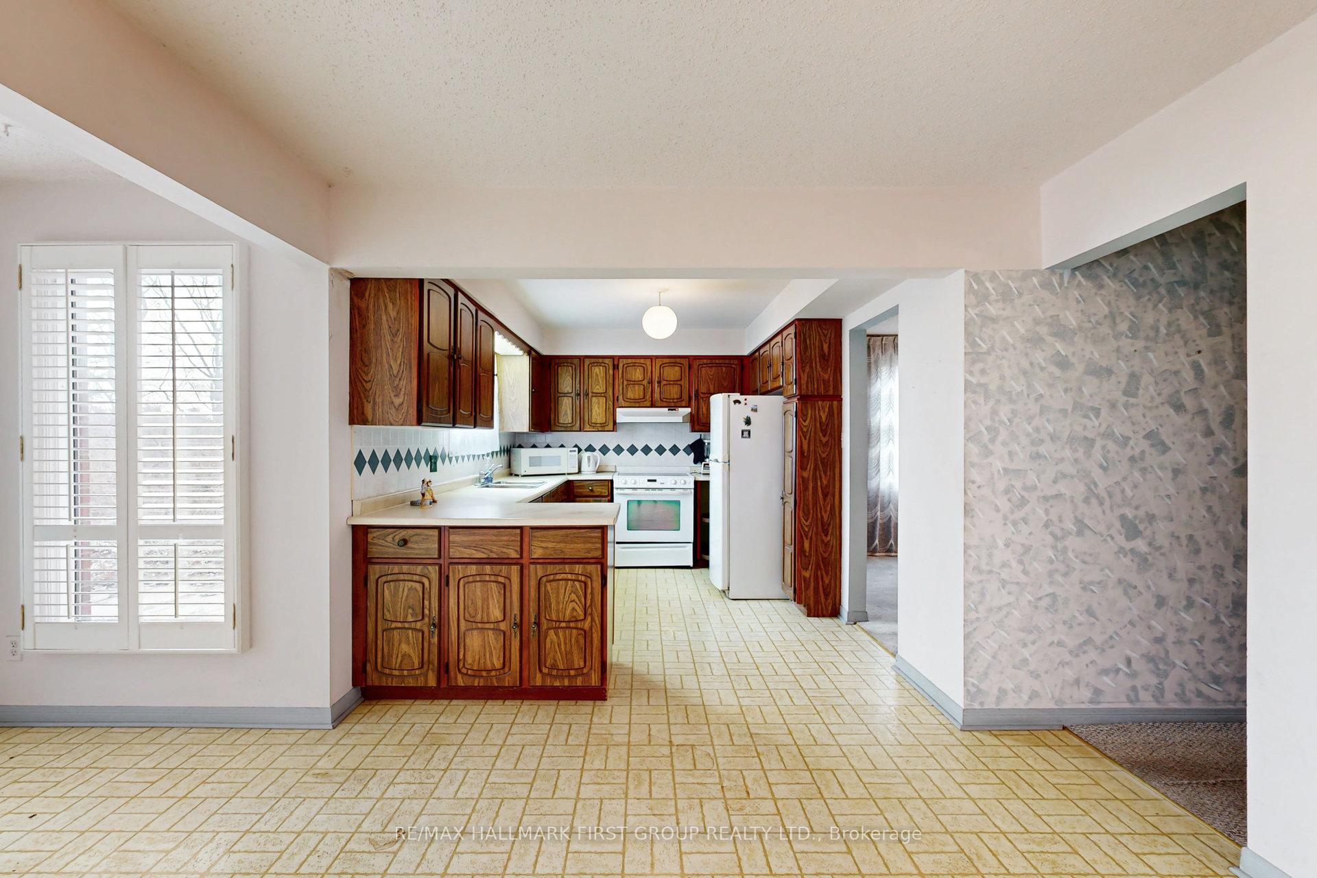 Photo 13 of 1008 Riverview Crescent, Pickering, Rouge Park — HOMEH