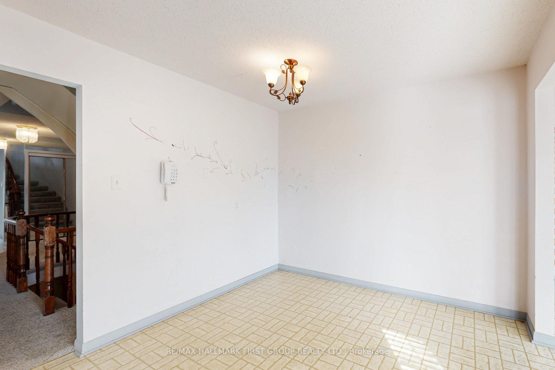 Photo 12 of 1008 Riverview Crescent, Pickering, Rouge Park — HOMEH