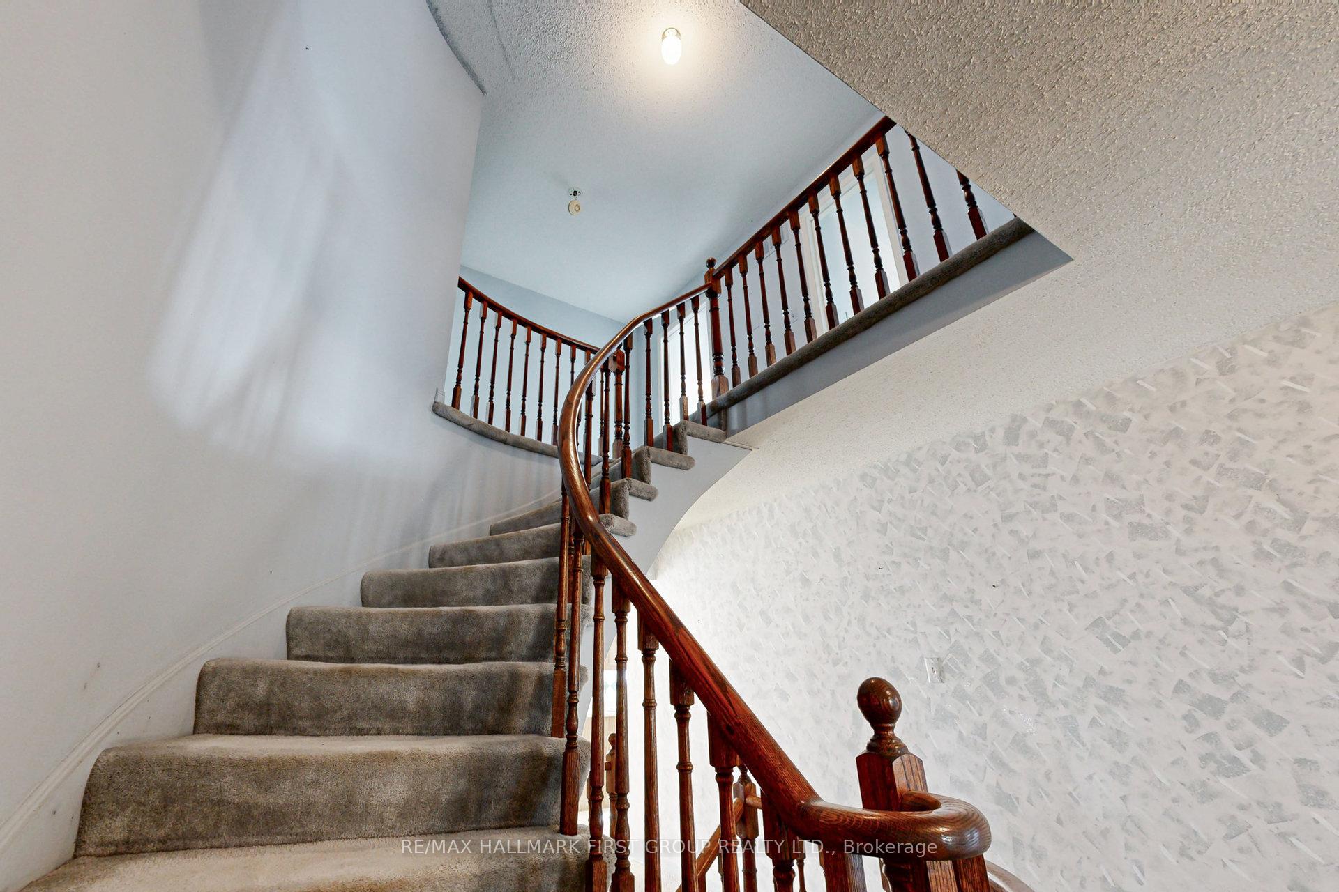 Photo 24 of 1008 Riverview Crescent, Pickering, Rouge Park — HOMEH